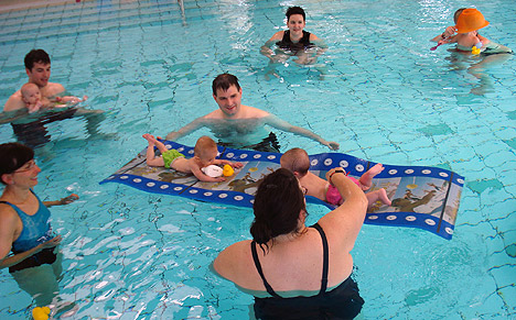 wpid-468Baby-Schwimmen-in-der-Katzenbuckel-Therme-2011-08-2-14-59.jpg