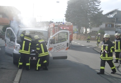 Fahrzeugbrand in Limbach