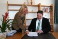468-Buergermeister-Markus-Haas-und-Sekretaerin-Bernadette-Bier.jpg