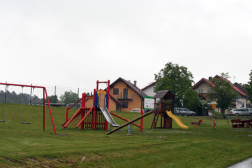 Neuer Spielplatz fuer jung und alt