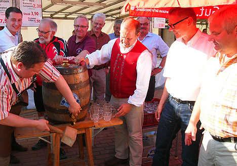 NZ Fassanstich Brunnenfest