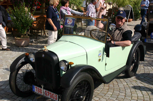 Oldtimer rollen durchs Taubertal