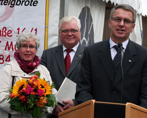 Landesehrennadel-Mueller.jpg Landesehrennadel Mueller