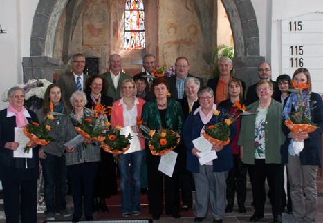 Kirchenchor-ehrt-Mitglieder.jpg Kirchenchor ehrt Mitglieder