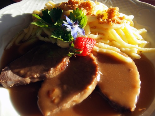 Mongolischer Kumysbraten trifft Spaetzle