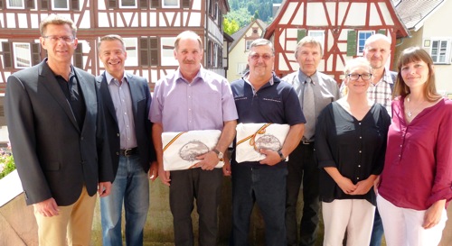 Mosbach ehrt Schulhausmeister zum Dienstjubilaeum.JPG Mosbach ehrt Schulhausmeister zum Dienstjubiläum