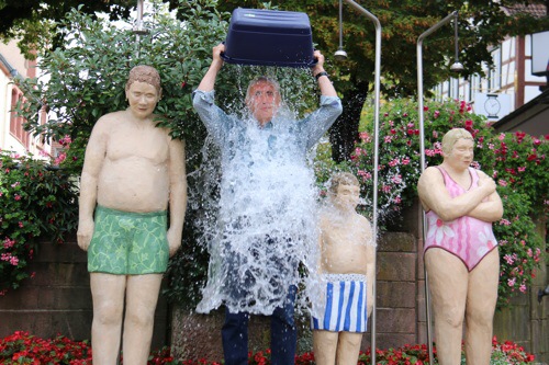 MdL Nelius bei Ice Bucket Challenge