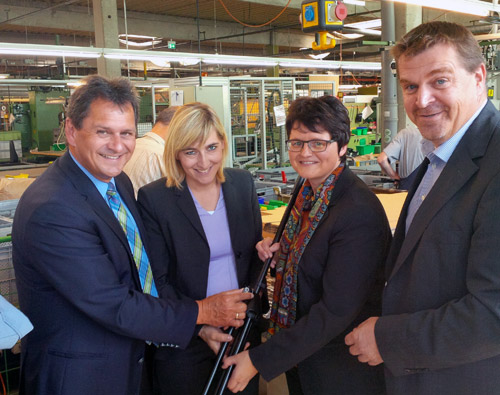 Warken-besucht-Vorzeigeunternehmen.jpg Warken besucht Vorzeigeunternehmen