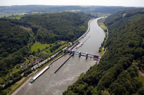 NZ Neckarfracher an der Schleuse Guttenbach  1