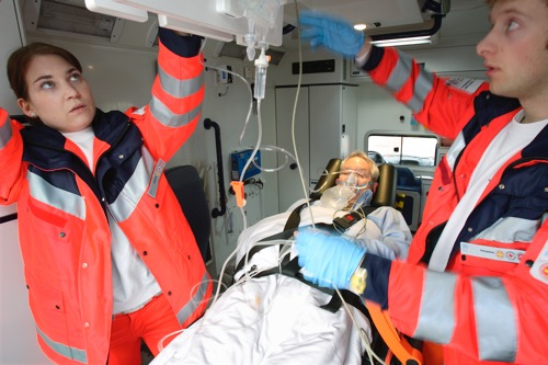 Notfall erstversorgung im rettungswagen