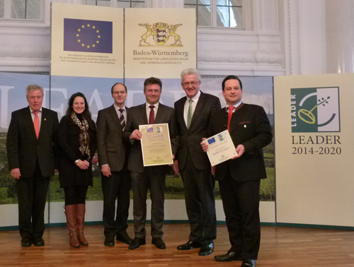 LEADER-2.jpg LEADER 2