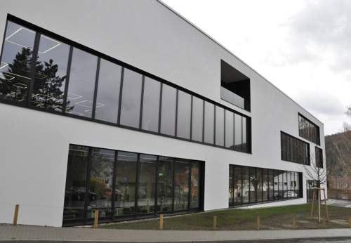 DHBW MOS_Neubau von Straße 2.JPG DHBW MOS Neubau von Straße 2