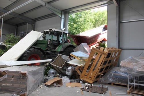 Pol ma sinsheim traktor macht sich selbstaendig und verursacht schaden in hoehe von 100 000 euro