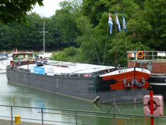 Historisches Binnenschiff legt in Wertheim an » NOKZEIT