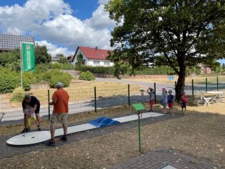 Ferienkinder bei Minigolf-Turnier » NOKZEIT