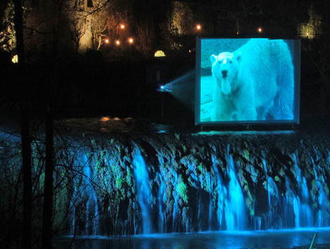 7736-1 Eisbär am Wasserfall