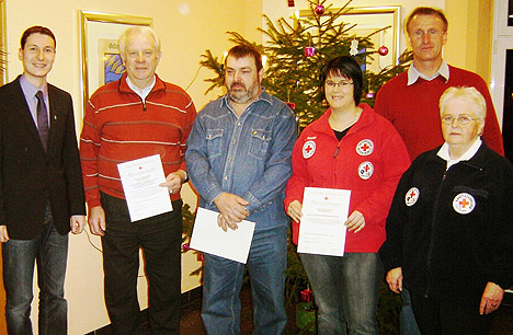 Unser Bild zeigt die ausgezeichneten Blutspender mit Bürgermeister Norman Link (li.) und Irmgard Leister vom DRK Neckargerach. (Foto: GVN) Unser Bild zeigt die ausgezeichneten Blutspender mit Bürgermeister Norman Link (li.) und Irmgard Leister vom DRK Neckargerach. (Foto: GVN)