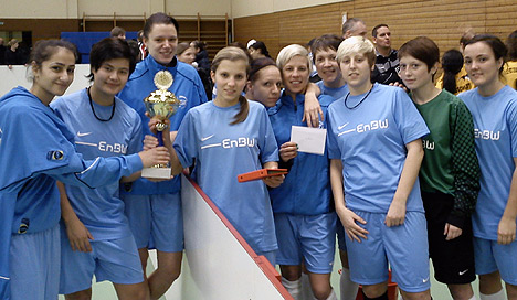 Unser Foto entstand beim Damen-Turnier in Knittlingen und zeigt von links: Z. Özdemir, L. Englert, S. Kreß, C. Mayer, C. Sartorius, M. Schöll, B. Köhler, J. Lohmann, K. Bechtel und L. Speicher. (Foto: Horst Haselmann)