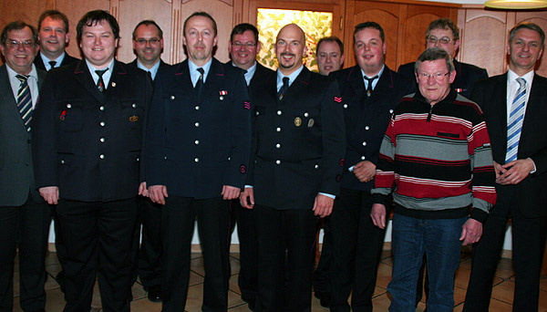 Feuerwehrmaenner-ausgezeichnet Feuerwehrmaenner-ausgezeichnet