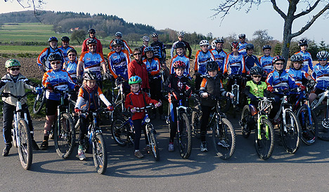 Winterhauchbiker-trainieren-wieder-im-Freien