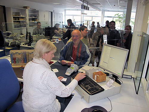 Zufriedene-Kunden-bei-Kfz--Zulassung.jpg Zufriedene Kunden bei Kfz Zulassung