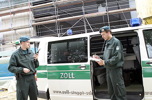 Zoll pruefte Grossbaustellen