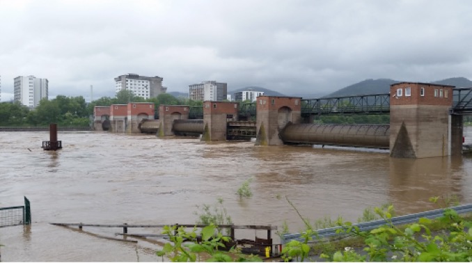 Hochwasser-Neckar.jpg Hochwasser Neckar