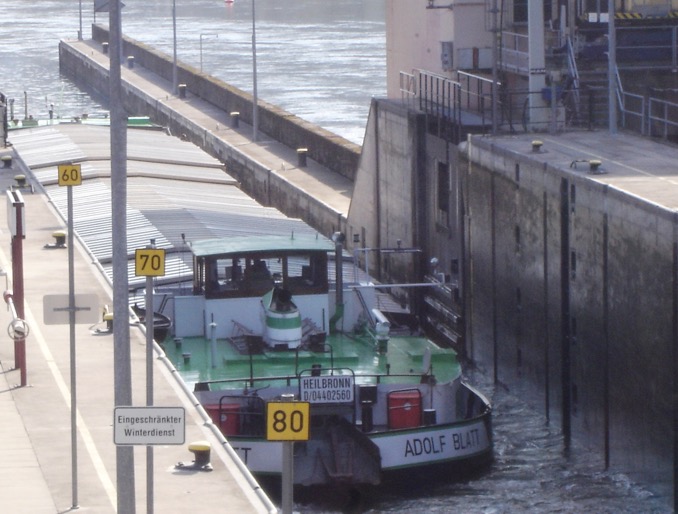 Unterhaupt der rechten Kammer der Schleuse Hirschhorn.JPG Unterhaupt der rechten Kammer der Schleuse Hirschhorn