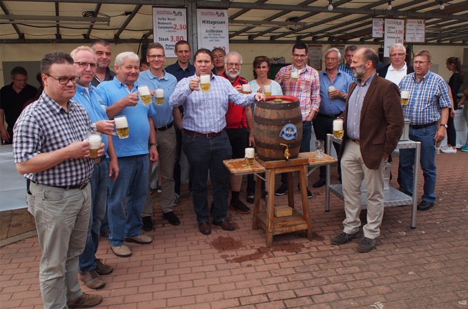 16 07 16 Fassanstich 33 Brunnenfest Weisbach