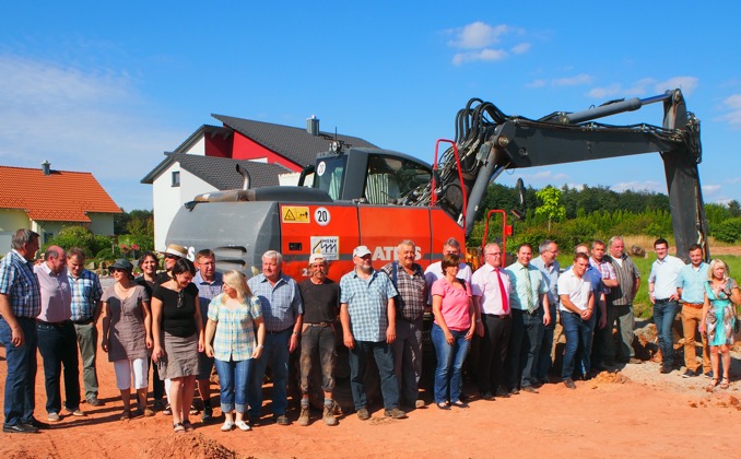 Spatenstich-Hahnenfeld-II.jpg Spatenstich Hahnenfeld II