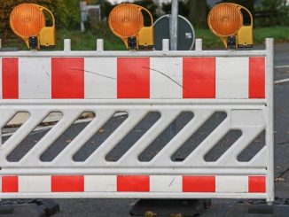 Road block 3811508 1280 1