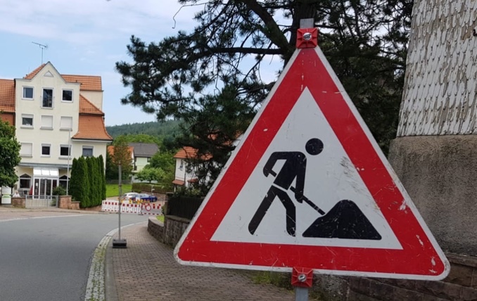 B 292: Gabionenwand wird saniert Symbolbild Baustelle