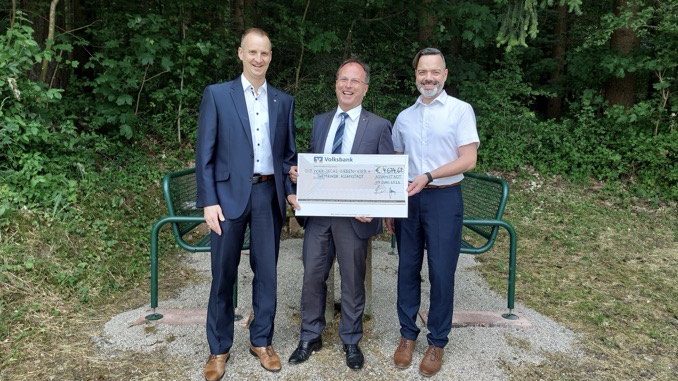 9DFE666B F6B8 415D 8276 756CD30B642A