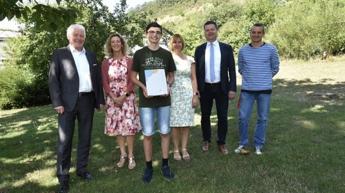 Yannic Walser erhält Johannes-Diakonie-Sozialpreis Yannic Walser erhält Johannes-Diakonie-Sozialpreis