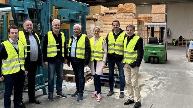 Kreistagskandidaten der CDU besuchten Paletten Nied in Unterwittstadt.