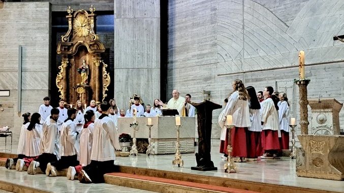 Gottesdienst zur Einführung neuer Ministranten