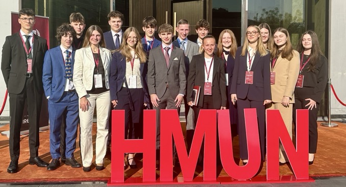 HSG-Schüler bei UN-Konferenz in Dubai