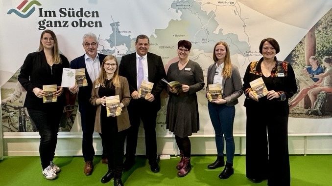 Broschüre Wohnmobilurlaub präsentiert