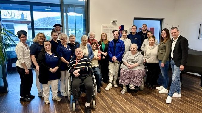 Pflege als generationenübergreifendes Thema