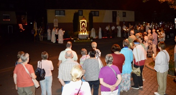 Maria Himmelfahrt: Festgottesdienst und Lichterprozession