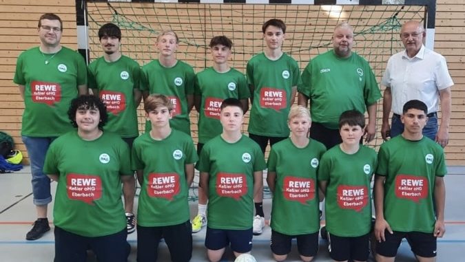 B-Jugend-Handballer mit neuen Trikots