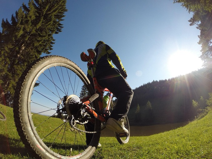 Bikeländ Backyard Waldbrunn auf Eis gelegt Bikeländ Backyard Waldbrunn auf Eis gelegt