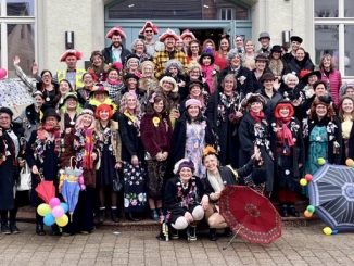 „Aaldi Weiber“ ziehen durchs Dorf