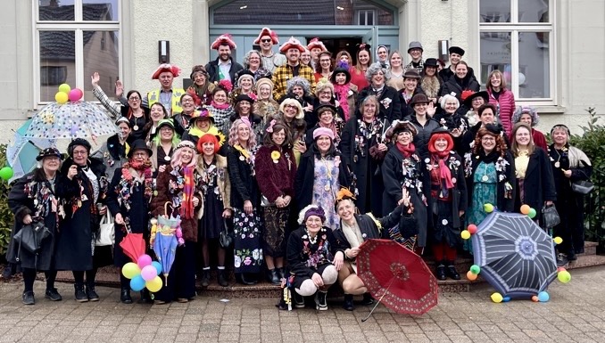 „Aaldi Weiber“ ziehen durchs Dorf