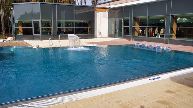 KP Aussenbecken Katzenbuckel Therme.jpg