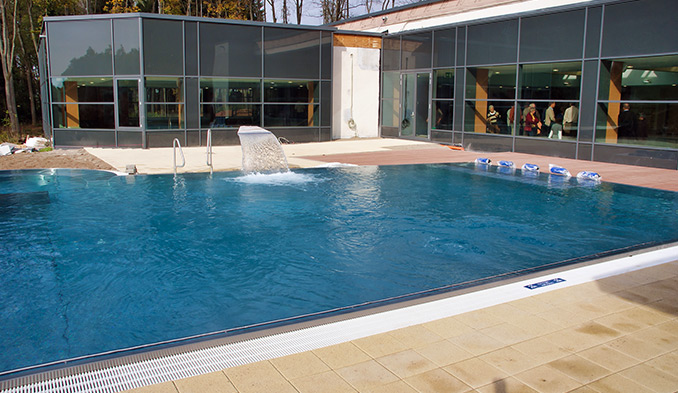 KP Aussenbecken Katzenbuckel Therme.jpg