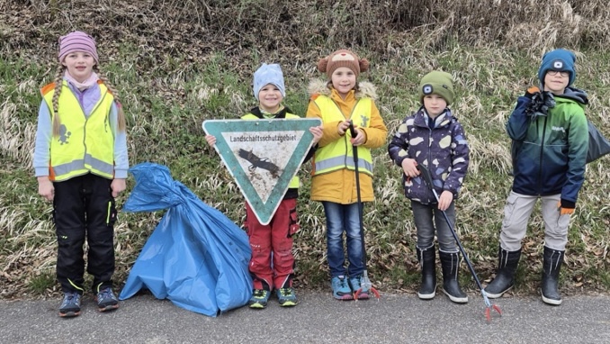 Generationenübergreifender Einsatz beim Dorfputz
