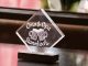 Acrylschild 'Oma & Opa Stammtisch' mit gravierten Bierkrügen.